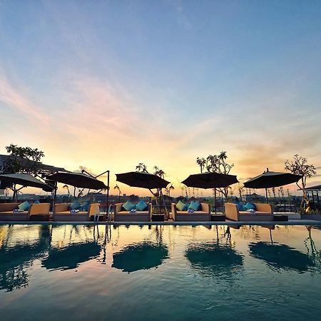 De Vins Sky Hotel Seminyak מראה חיצוני תמונה